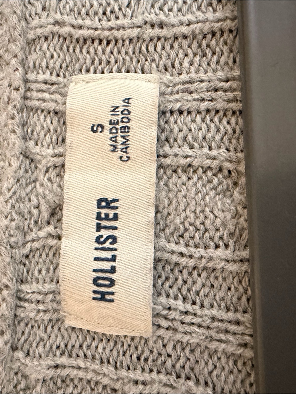 Hollister Light Gray Cable V-Neck Sweater - Women's - Picture 3 of 4